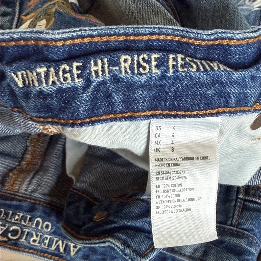 NWT Vintage American Eagle Outfitters Blue Jean Shorts with Floral Embroidery so